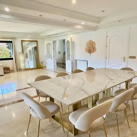 Premium By Better Bookings Holiday home
